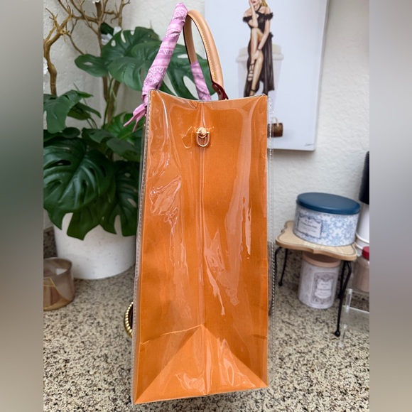 🩷🤍Louis Vuitton XL gift bag Tote🩷🤍 - Picture 5 of 7